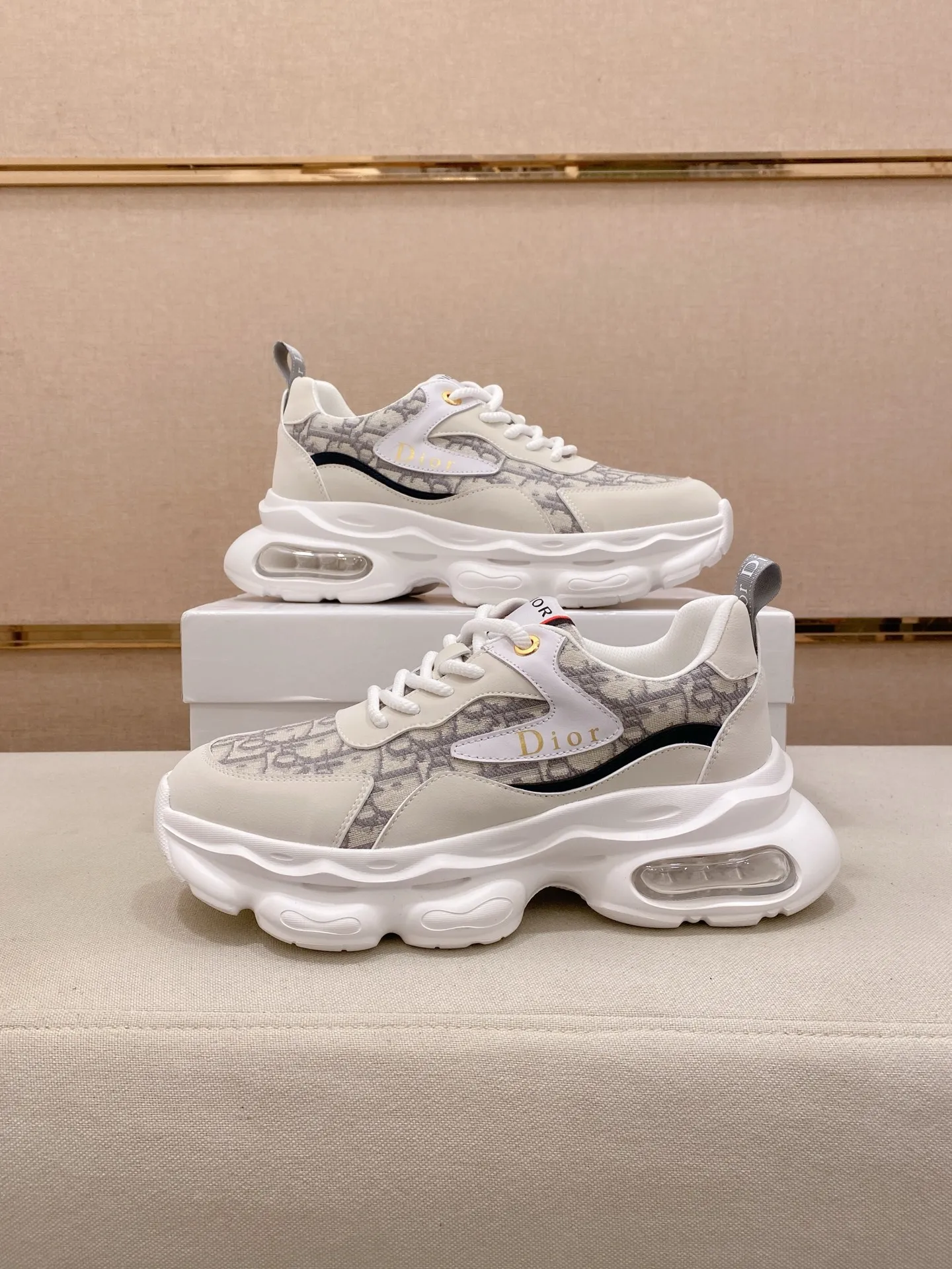 Men's shoes💰 462💰🇮🇹🇮🇹Dior d The new model is on sale at the same time at the counter. The upper 🇮🇹 is imported Italian first-layer cowhide, and the lining is fully imported sheepskin 💪💪. It is a complete 1⃣️ to 1⃣️ replica 🇮🇹💪💪, ⚠ Sole: The original sole is specially provided by the original factory. The exclusive movable molded sole is super comfortable. ⚠Original factory single goods, 🔍🔍high quality, you can enter and leave the counter at will, welcome to compare⚠. Code number:38-44